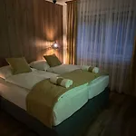 Apartman E *