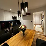 E Apartman *