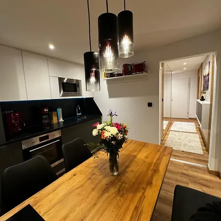 E Apartment *