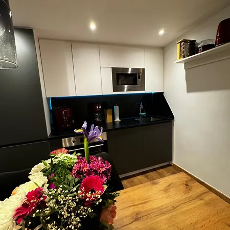 E Apartment