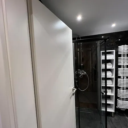 E Apartment *